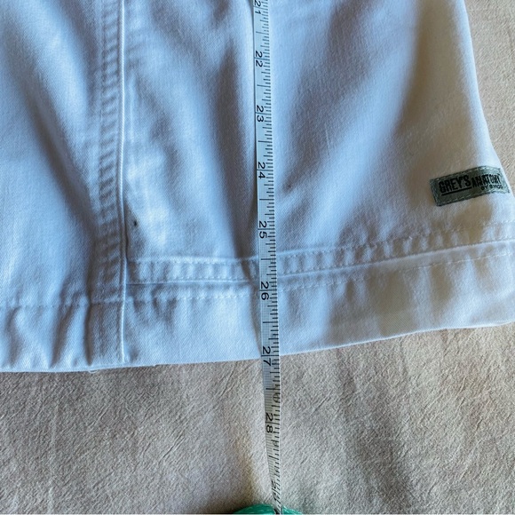 Greys Anatomy Women’s 3-Button Long Sleeve White Lab Coat Scrub Top Size Size S - Picture 15 of 15